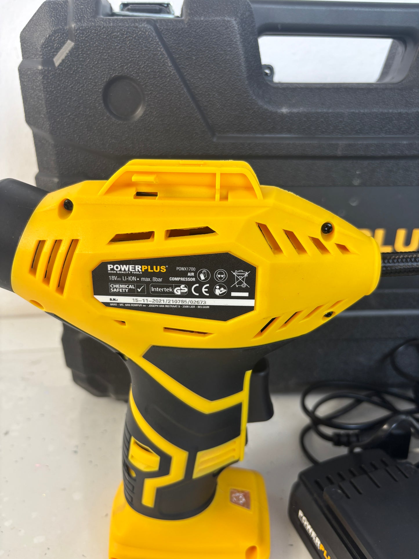 Compresor cu acumulator PowerPlus POWX1700