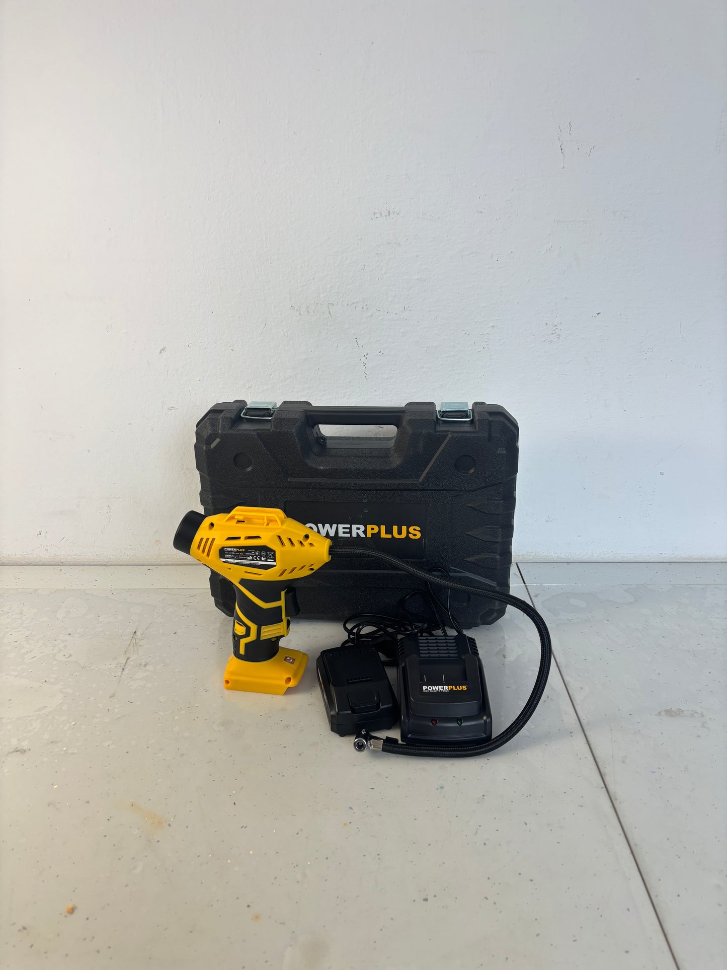 Compresor cu acumulator PowerPlus POWX1700